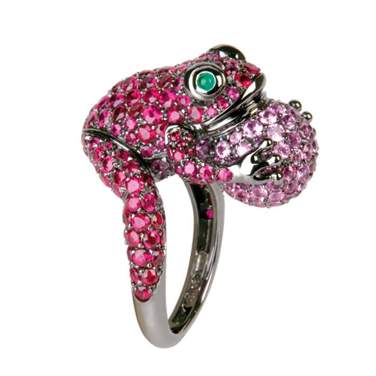 Boucheron frog ring with sapphires.